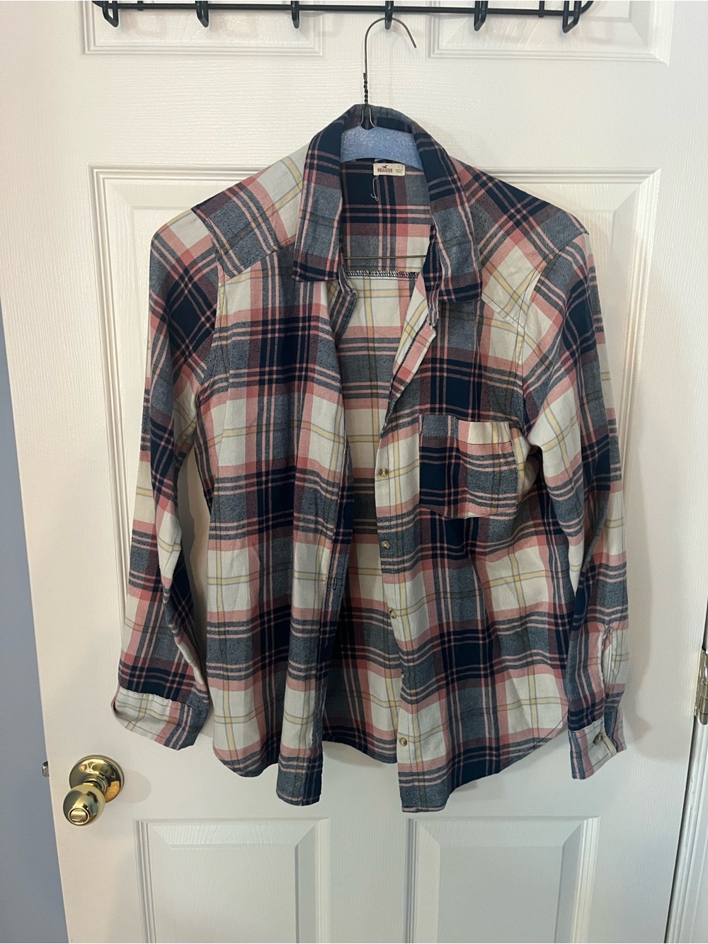 Hollister Flannel Plaid Button-Up Shirt in Navy, Pink & Cream